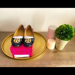 Black Tory Burch -Double ‘T’ Hardware- Flat